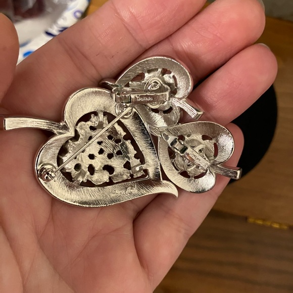 Crown Trifari Heart Brooch And Earrings Set - Picture 4 of 4